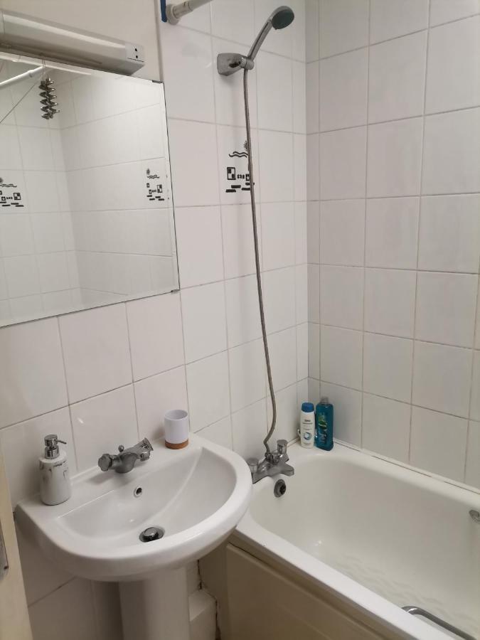 Bright And Cozy Room With Double Bed, Private Bathroom Not Ensuite, Breakfast To Go Δουβλίνο Εξωτερικό φωτογραφία